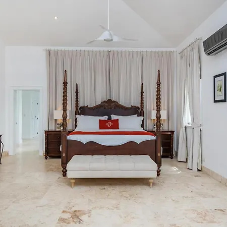 Paradise Luxury Villa With Huge Pool And Jacuzzi